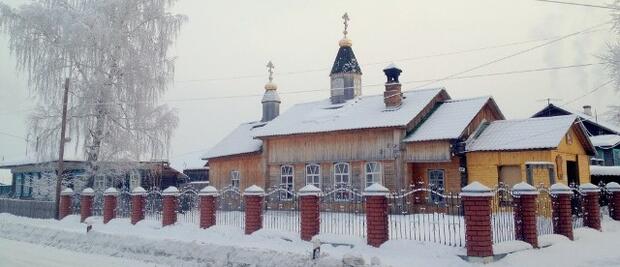 Храм во имя св. вмц. Варвары пос. Махнево Алапаевского района Свердловской области